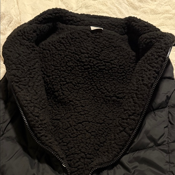 Time and Tru Black Puffer Vest - Picture 5 of 5